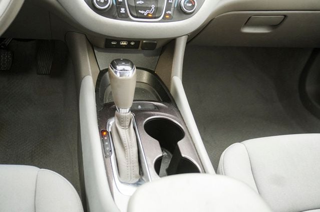 2020 CHEVROLET MALIBU - Image 11