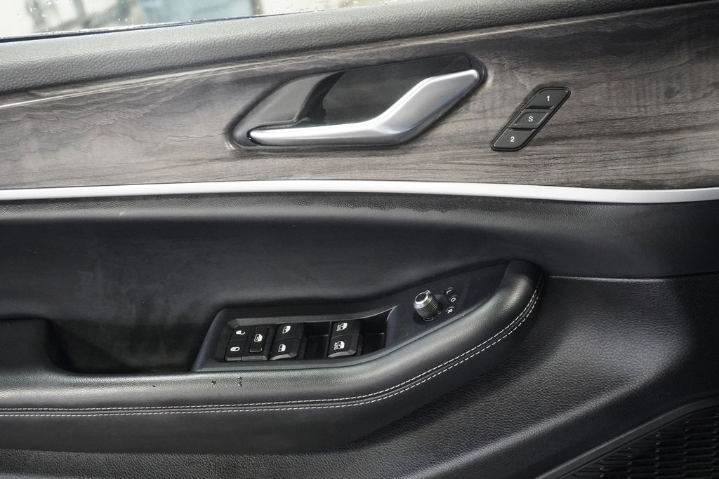 2023 JEEP GRAND CHEROKEE - Image 30