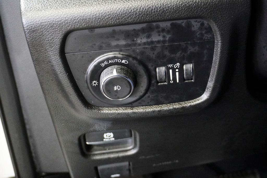 2023 JEEP GRAND CHEROKEE - Image 29