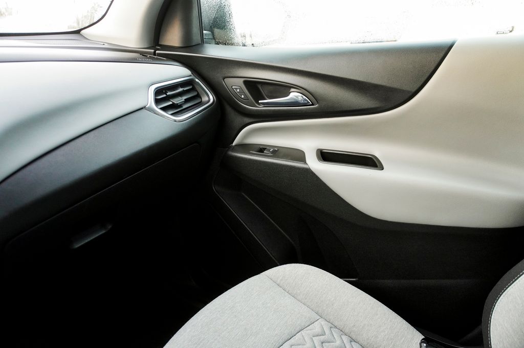 2023 CHEVROLET EQUINOX - Image 26