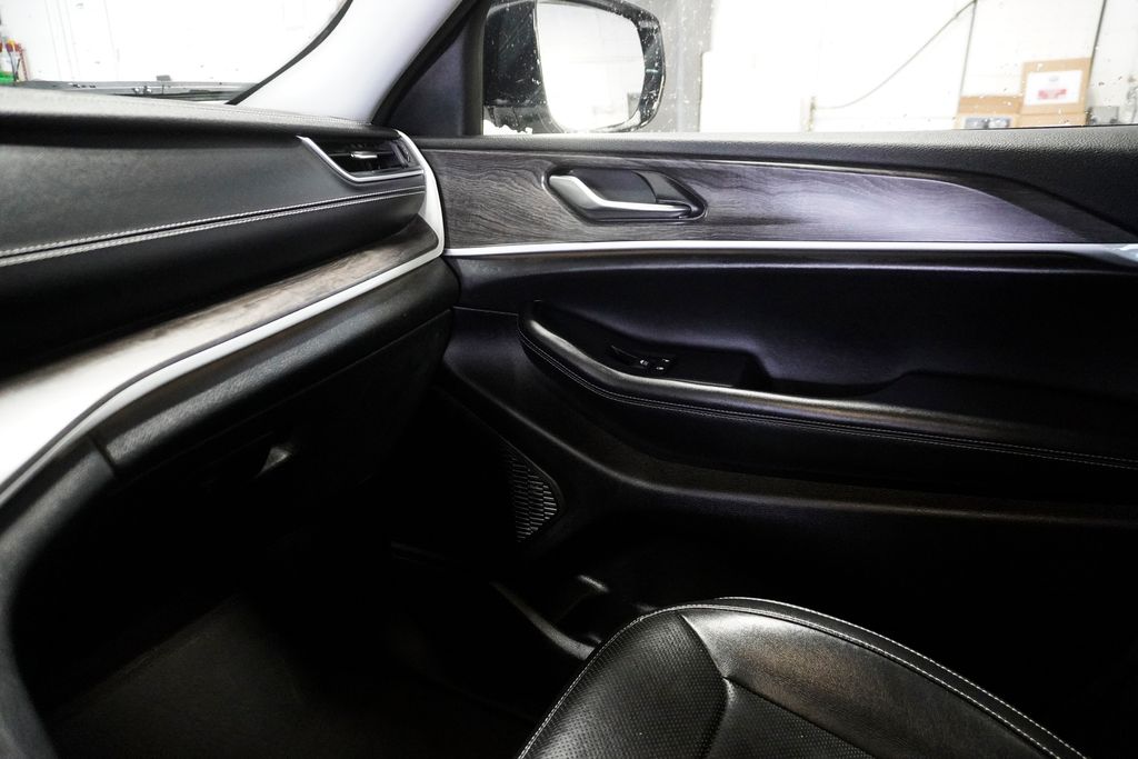 2023 JEEP GRAND CHEROKEE - Image 32