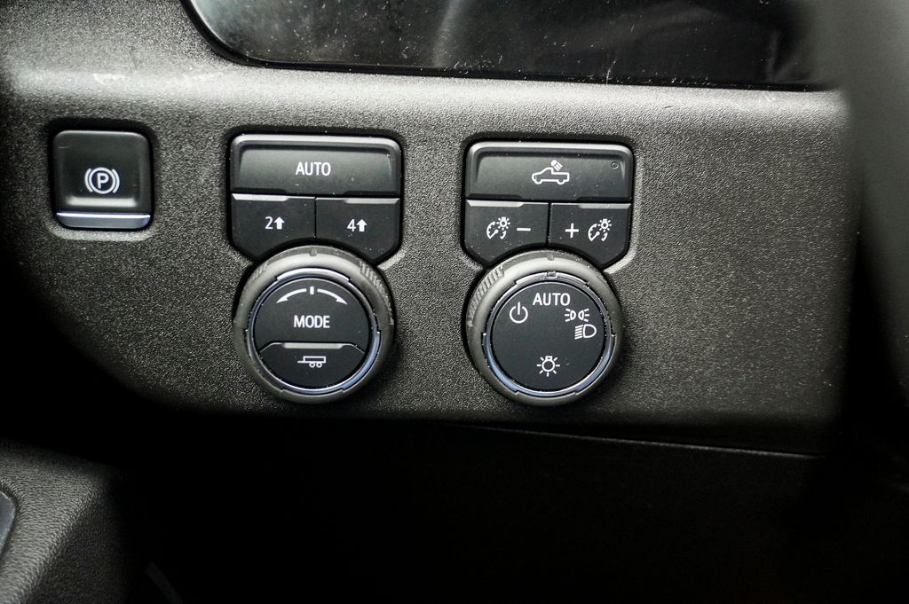 2025 CHEVROLET SILVERADO - Image 22