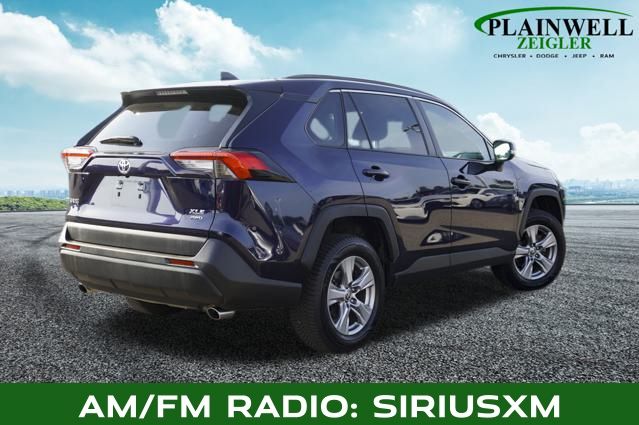 2022 Toyota RAV4 XLE photo 3