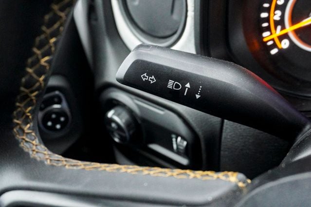 2025 JEEP GLADIATOR - Image 19