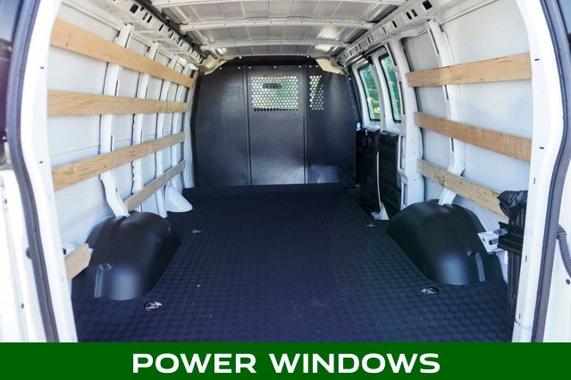 2024 GMC SAVANA - Image 6