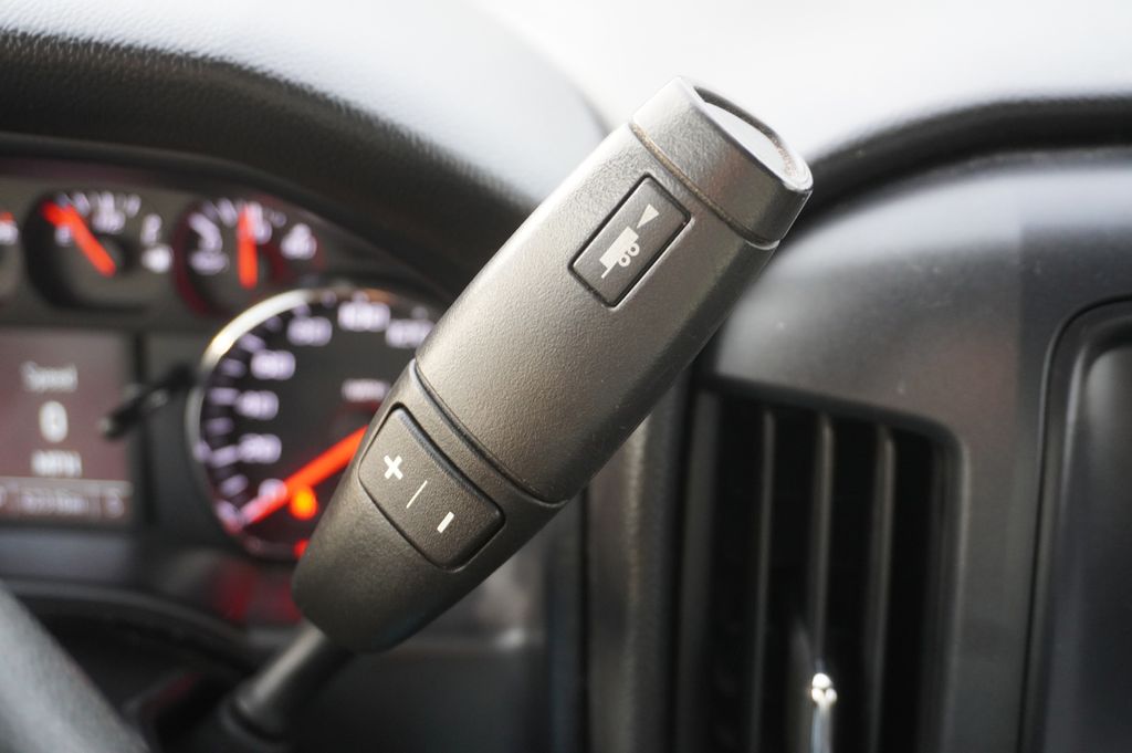 2015 CHEVROLET SILVERADO - Image 16