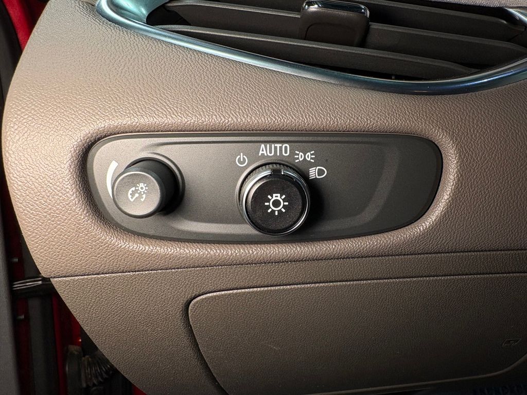 2019 CHEVROLET MALIBU - Image 21