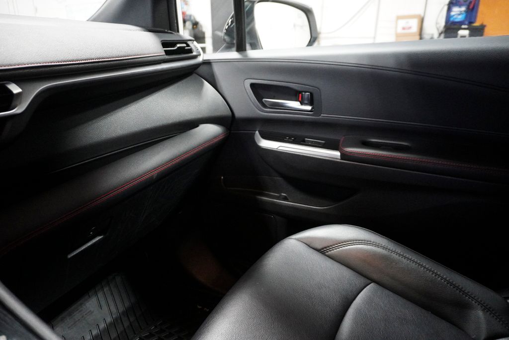 2025 TOYOTA SIENNA - Image 32
