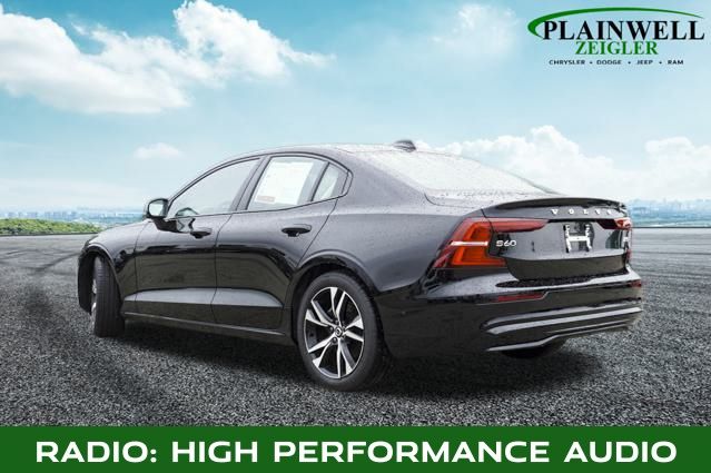 2023 Volvo S60 B5 AWD Plus photo 2