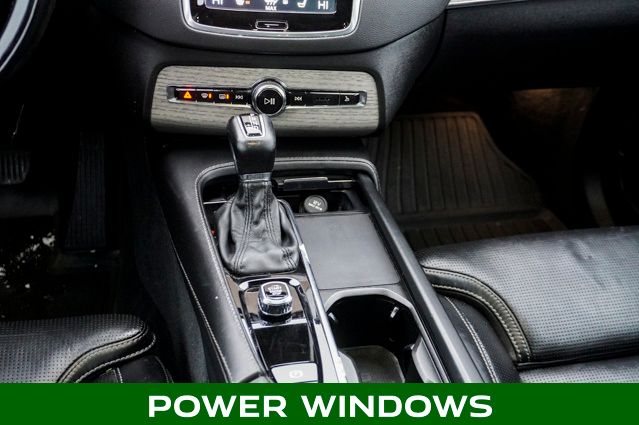 2022 VOLVO XC90 - Image 15