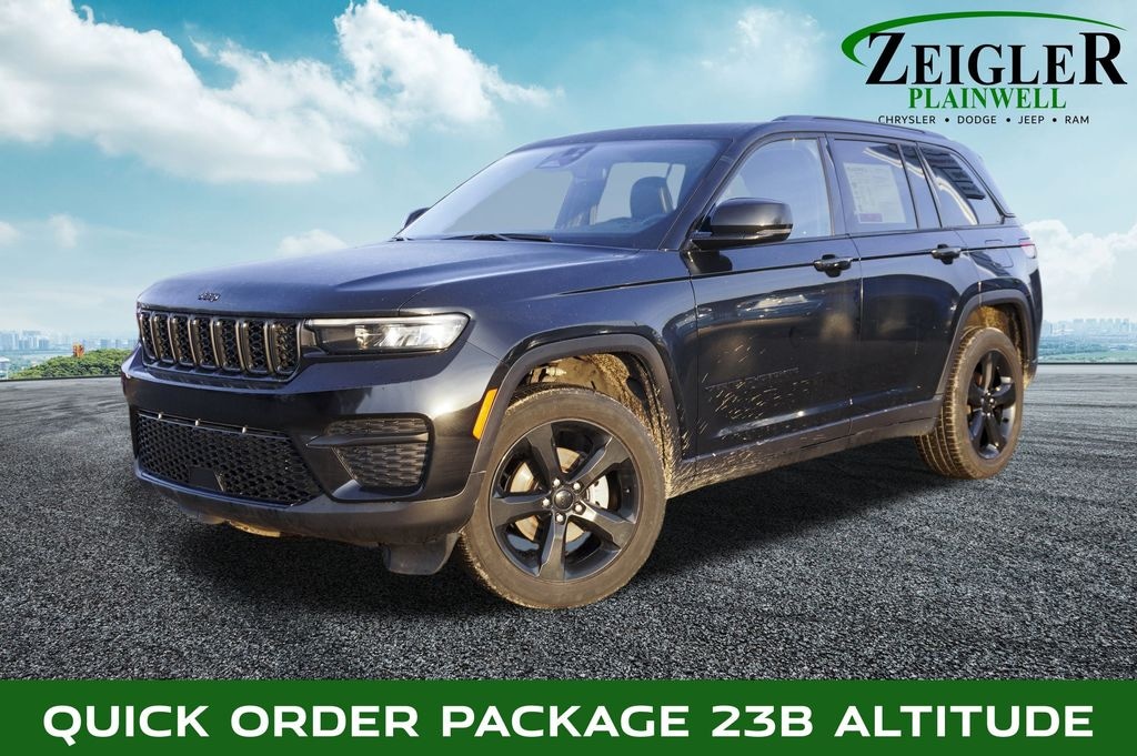 Used 2023 Jeep Grand Cherokee Laredo SUV