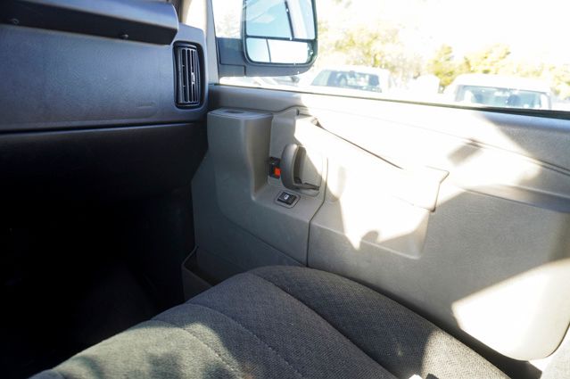 2024 GMC SAVANA - Image 21