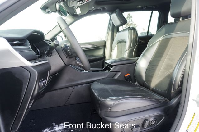 2023 JEEP GRAND CHEROKEE - Image 13