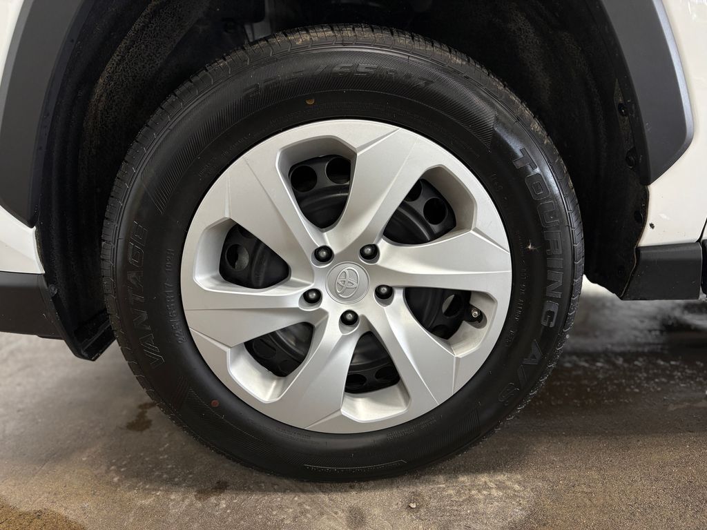 2024 TOYOTA RAV4 - Image 32