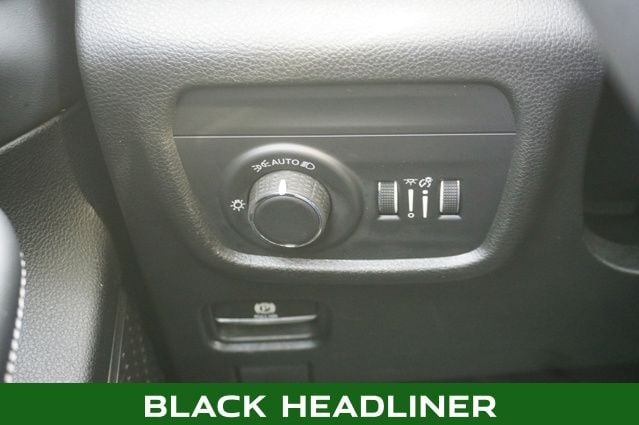 2023 JEEP GRAND CHEROKEE - Image 26