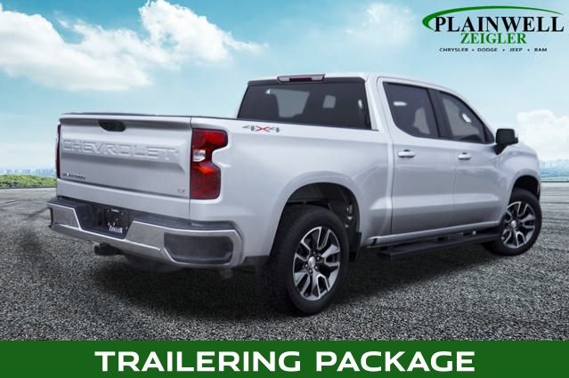 2022 Chevrolet Silverado 1500 LT photo 3