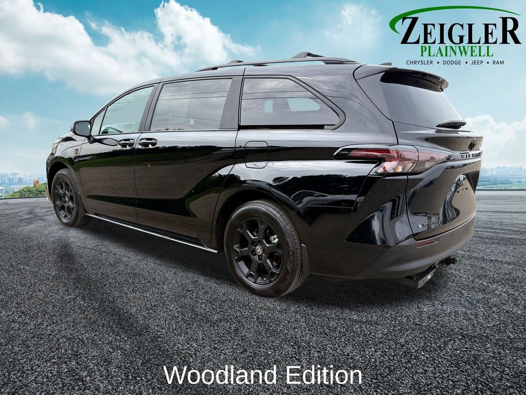 Used 2025 Toyota Sienna Woodland Edition Van Passenger Van