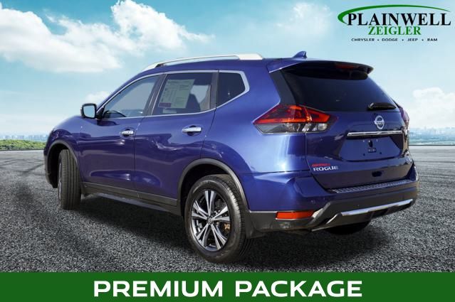 2019 Nissan Rogue SV photo 2