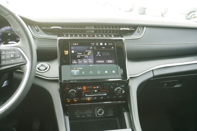 2023 JEEP GRAND CHEROKEE - Image 12