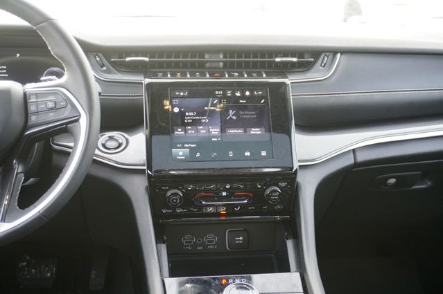 2023 JEEP GRAND CHEROKEE - Image 12