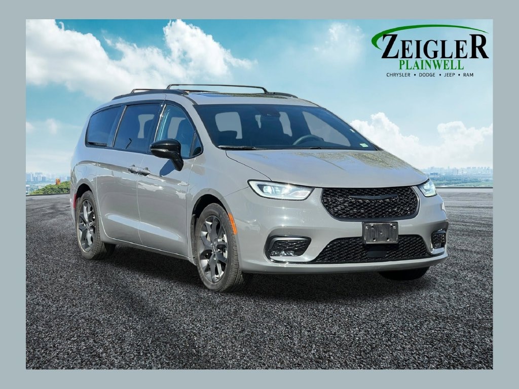 Used 2025 Chrysler Pacifica Limited Van Passenger Van