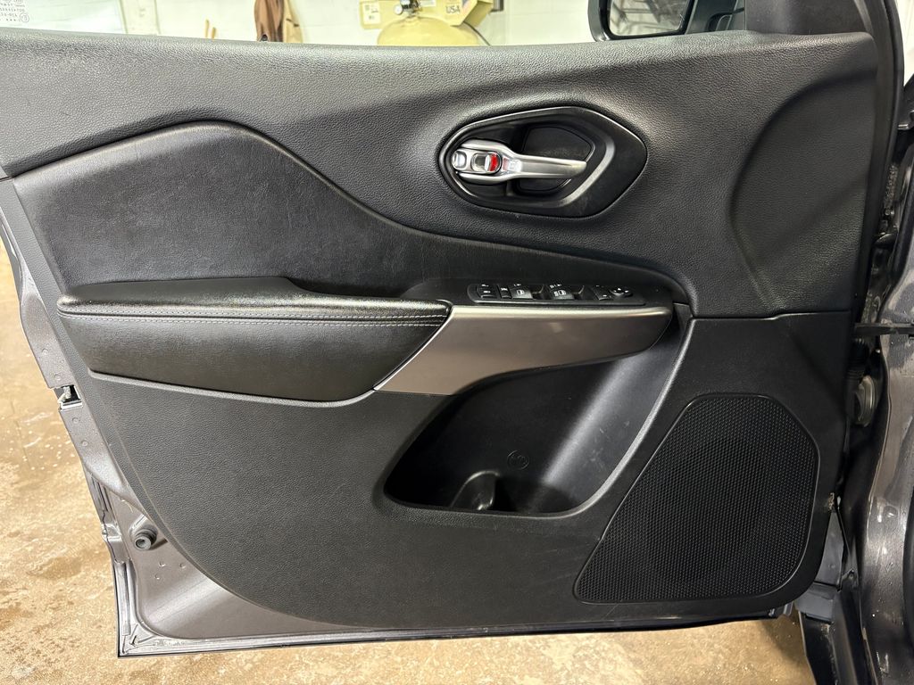 2019 JEEP CHEROKEE - Image 13