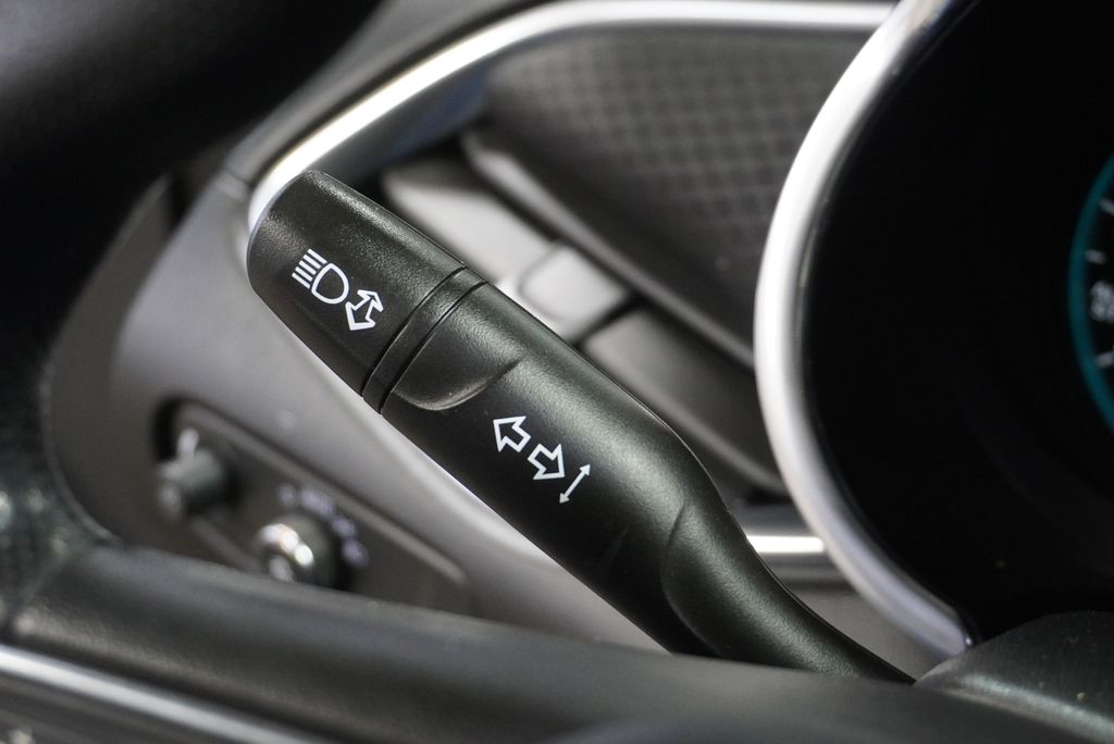 2021 CHEVROLET MALIBU - Image 22