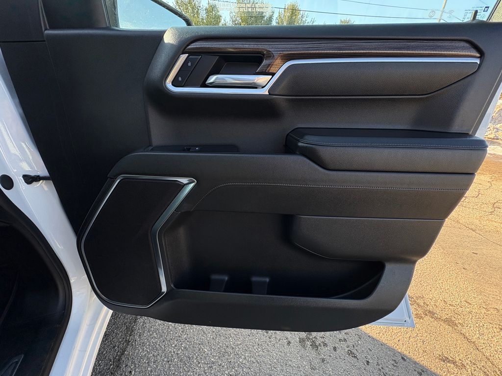 2025 CHEVROLET SILVERADO - Image 41