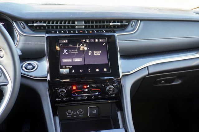 2023 JEEP GRAND CHEROKEE - Image 11