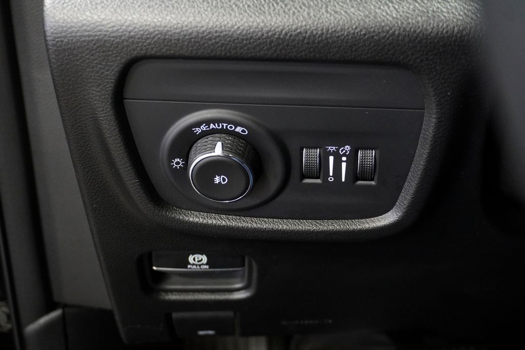 2024 JEEP GRAND CHEROKEE - Image 30