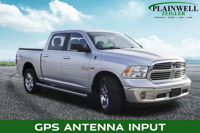 2017 Ram 1500 SLT photo 4