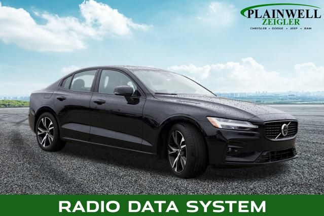 2023 Volvo S60 B5 AWD Plus photo 4