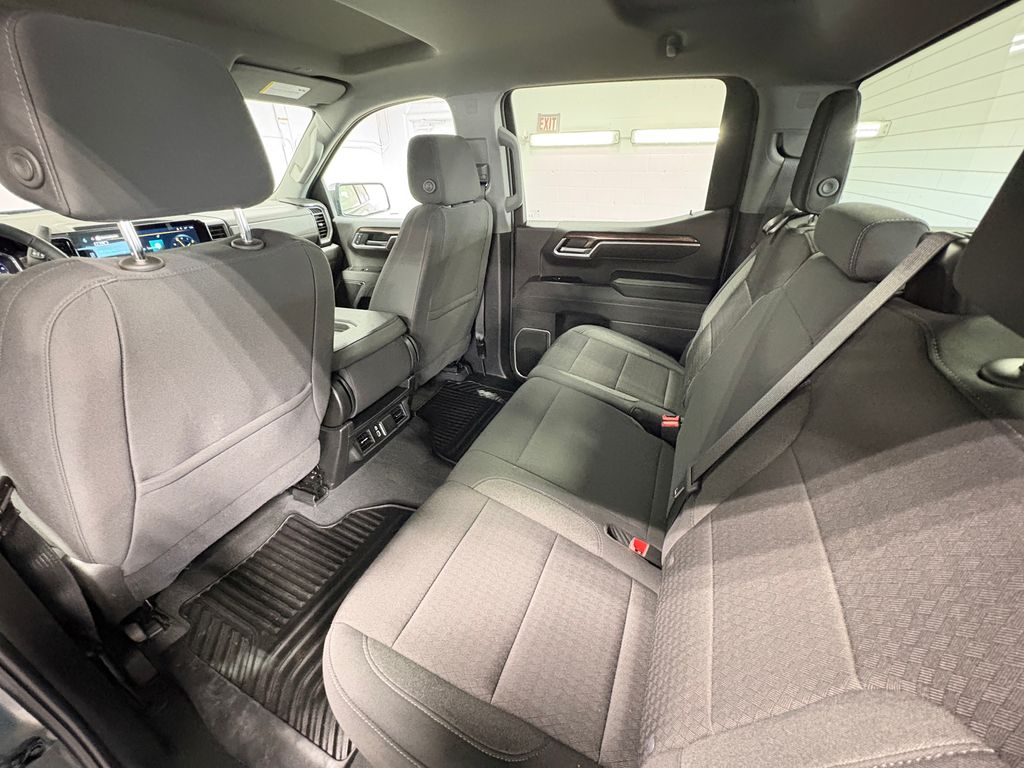 2025 CHEVROLET SILVERADO - Image 28