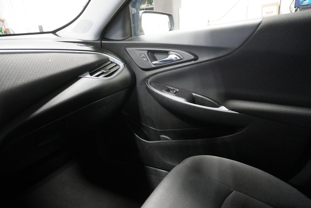 2021 CHEVROLET MALIBU - Image 28