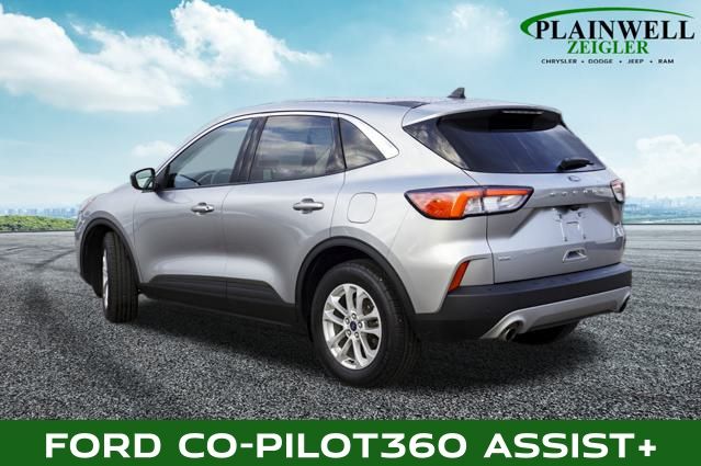 2022 Ford Escape SE photo 2