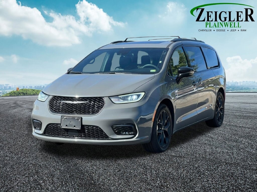 Used 2025 Chrysler Pacifica Limited Van Passenger Van