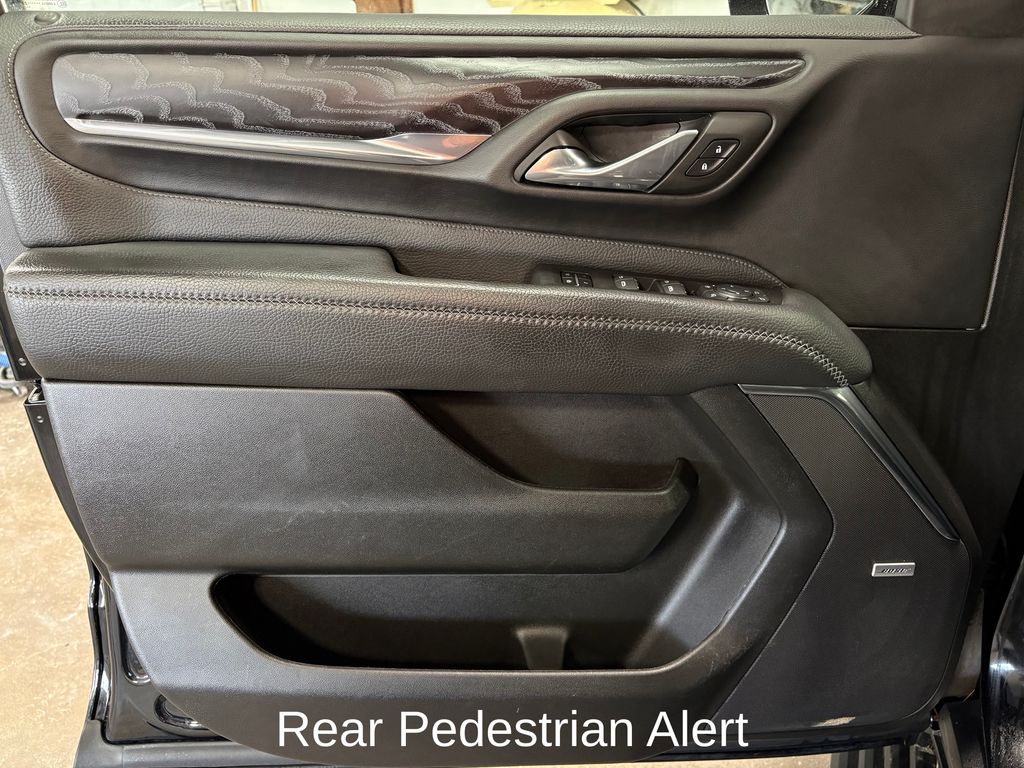 2023 GMC YUKON - Image 17