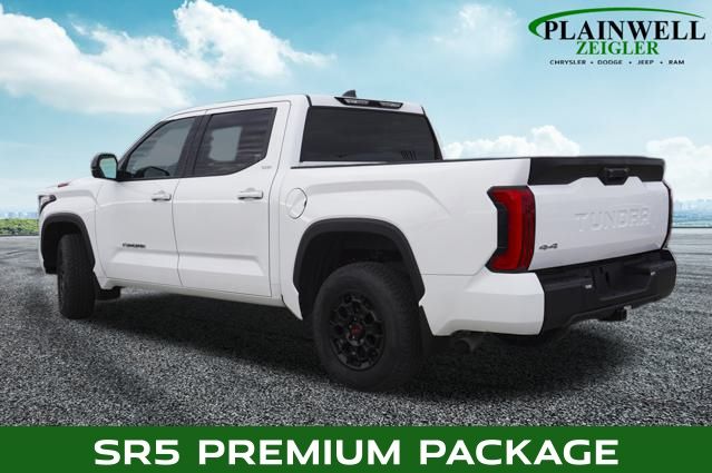 2022 Toyota Tundra SR5 CrewMax photo 2