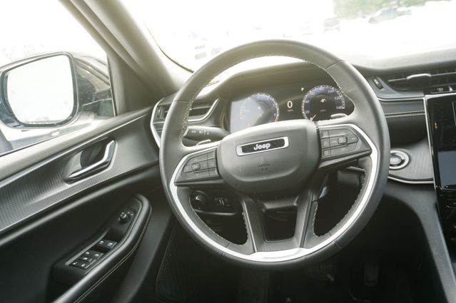 2023 JEEP GRAND CHEROKEE - Image 11