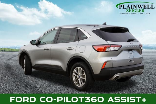 2022 Ford Escape SE photo 2