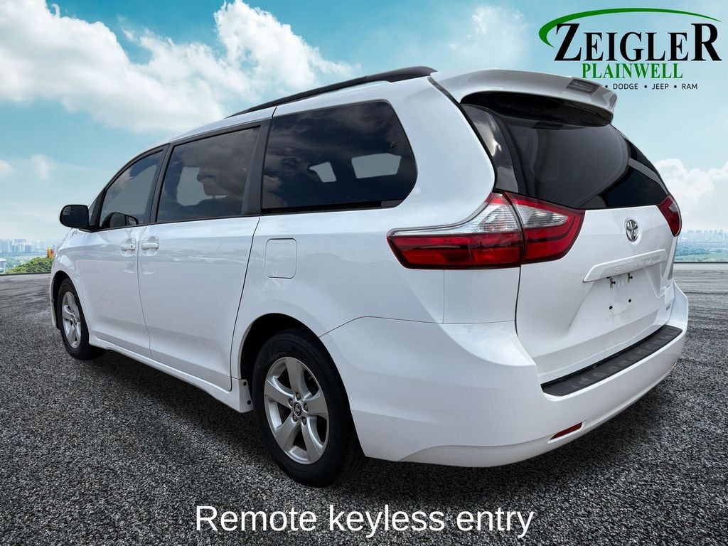Used 2018 Toyota Sienna LE 8 Passenger Van Passenger Van