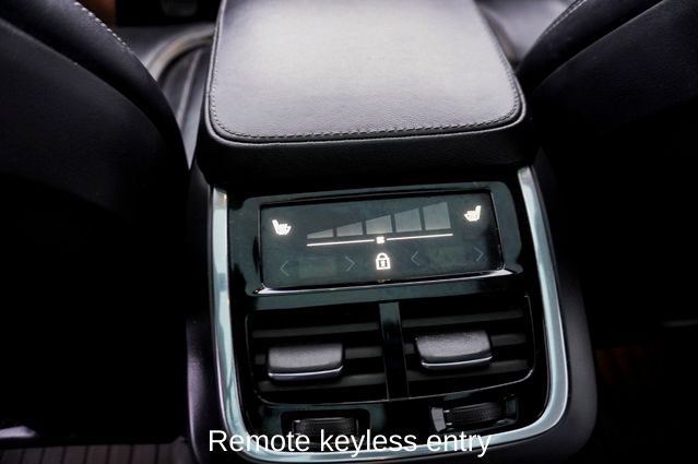 2022 VOLVO XC90 - Image 11