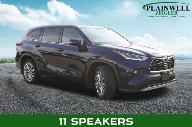 2022 Toyota Highlander Platinum photo 3