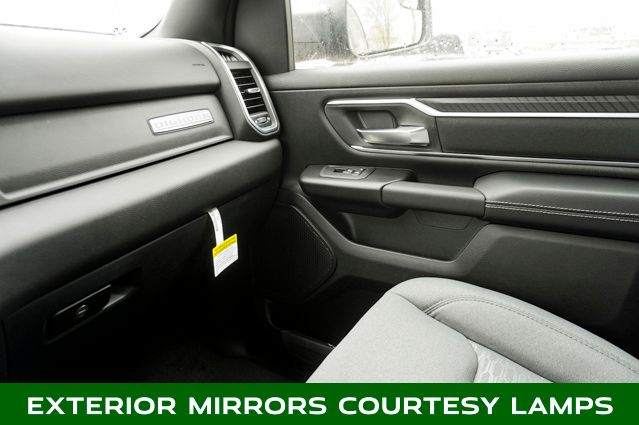 2025 RAM 1500 - Image 25