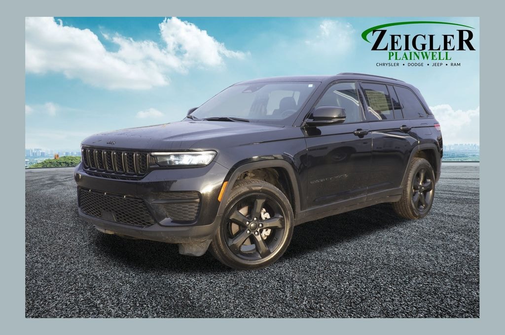 Used 2023 Jeep Grand Cherokee Laredo SUV