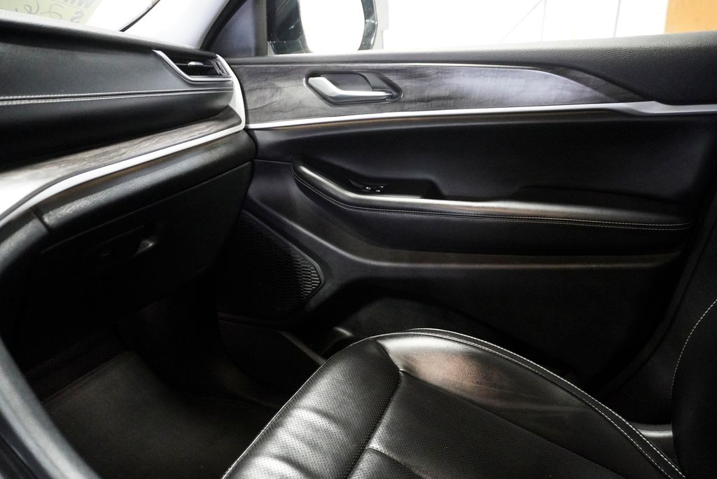 2023 JEEP GRAND CHEROKEE - Image 33