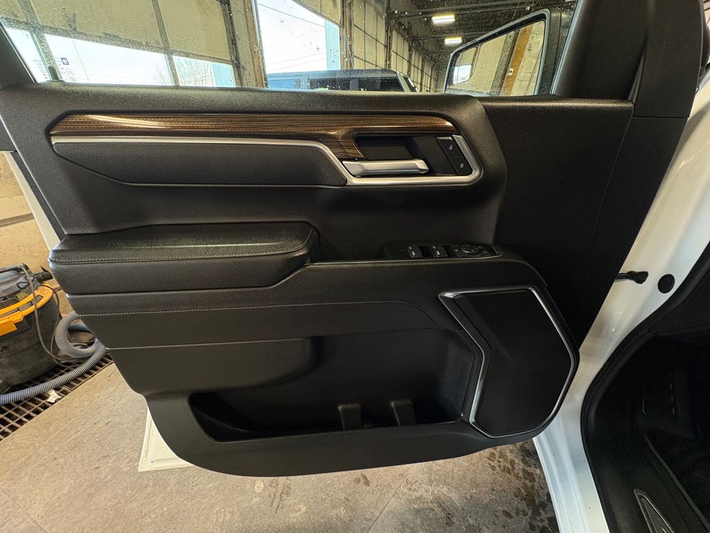 2025 CHEVROLET SILVERADO - Image 28