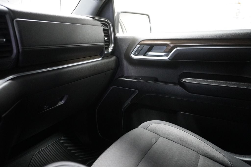 2025 CHEVROLET SILVERADO - Image 28