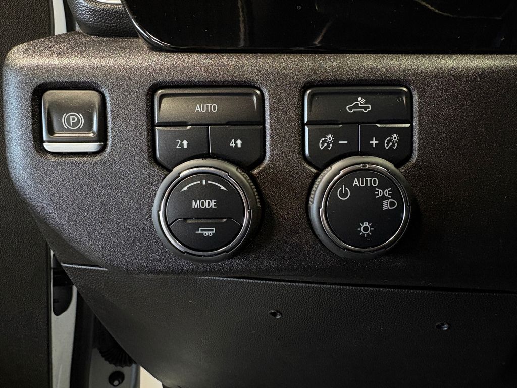 2025 CHEVROLET SILVERADO - Image 36