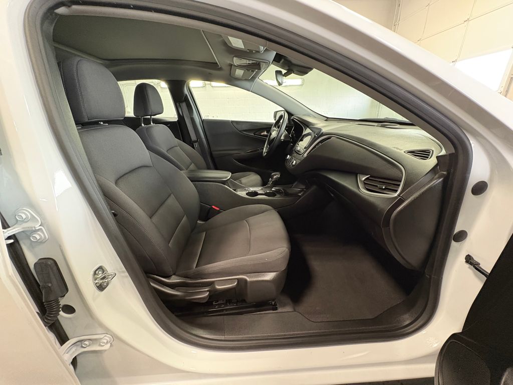 2023 CHEVROLET MALIBU - Image 29